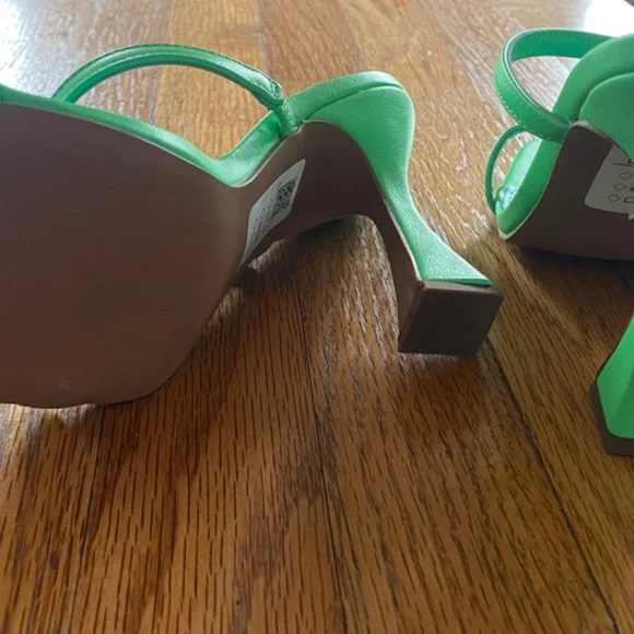 Strappy green heels - Picture 3 of 3